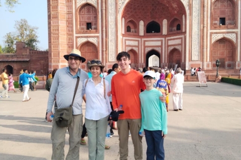 Desde Delhi: visita en coche al Taj Mahal, el fuerte de Agra y el Baby Tajsólo Guía