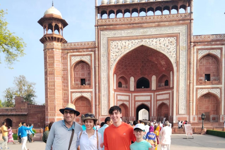 Vanuit Delhi: Taj Mahal, Agra fort en Baby Taj-tour met de autoVanuit Delhi: tour met AC-auto, chauffeur, gids