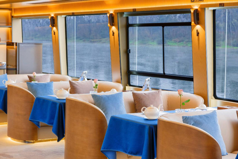 Guilin: 5-Star Li River Cruise to Yangshuo with Pickup Guilin: 5-Star Li River Cruise Lower Deck with Hotel Pickup