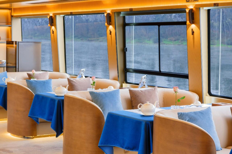 Guilin: 5-Star Li River Cruise to Yangshuo with Pickup Guilin: 5-Star Li River Cruise Lower Deck with Hotel Pickup