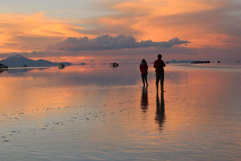 Private Service | Uyuni Salt Flat (Sunset and Starry Night)