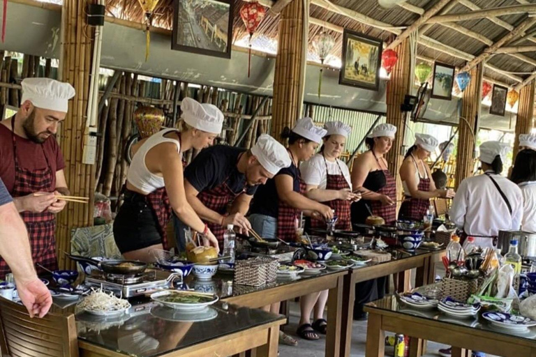 Cooking Class w Phở and Market & Basket Boat Ride in Hoi An Da Nang Pickup