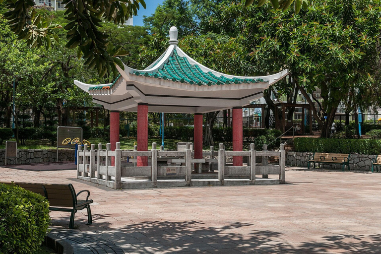 Hong Kong: Hidden Gems and Local Secrets Private Tour