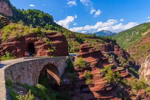 Il favoloso Canyon Rosso e Entrevaux, tour privato di un giorno