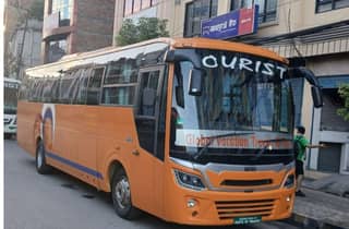 Kathmandu: Nach Pokhara Tagesbus | Premium-Sofa-Sitzplätze