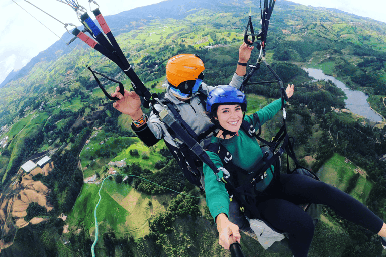 Medellin: Gleitschirmfliegen RUBEN FLYMedellin: Paragliding Tour