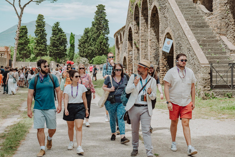 Pompeii and Amphitheatre group tour with an archaeologist Italian Tour