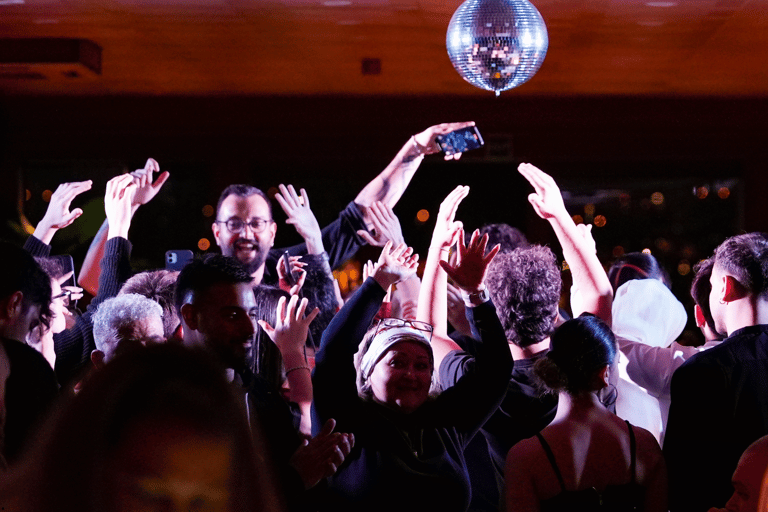 Istanbul Bosphorus Dinner Cruise with Live Shows & Transfer Dinner Cruise – Soft Drinks & Transfer Included