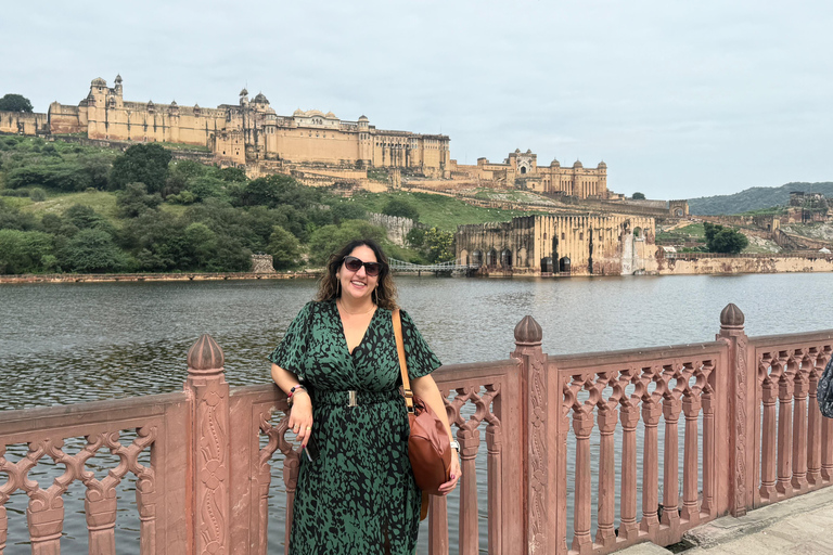 Jaipur : Visite d&#039;une journée complète des points forts de la ville avec un guide touristiqueVisite d&#039;une journée de Jaipur en voiture privée + guide + déjeuner + monuments