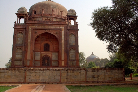 2 jours de visite du Taj Mahal et de Delhi avec petit déjeunerExcursion avec voiture confortable et climatisée et guide touristique local uniquement.
