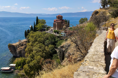 Depuis Tirana : Excursion dans la ville d&#039;Ohrid et le monastère de Saint Naum