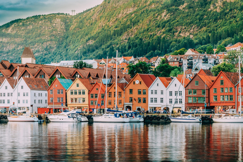 Bergen: Privat tur i staden med det bästa av HardangerfjordenBergen: Privat guidad stadstur och det bästa av fjordarna.