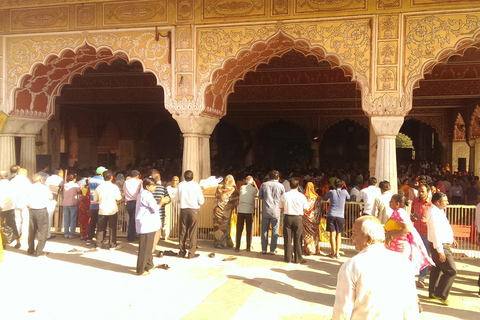 Jaipur: Magical walking tour of historical palaces