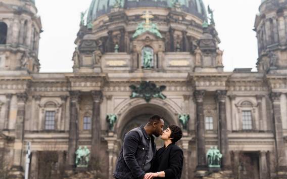 Berlin Love Story: Überraschungs-Heiratsantrag-Fotosession