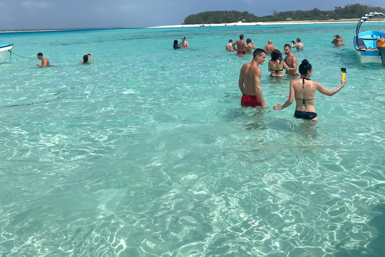 Zanzibar: tour privato dell'isola di MnembaTour privato. Non c'è il servizio di prelievo in hotel e non c'è il pranzo.