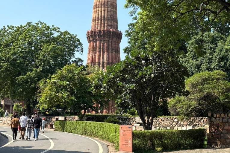 Delhi: Private Full Day City Tour Of Old And New Delhi Half day old delhi tour with Car + Guide + Tickets to entry