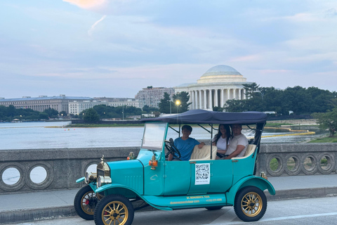 فيلادلفيا: جولة إرشادية على متن سيارة كلاسيكية ليلاً ونهارًاجولة جماعية نهارًا وليلًا (ساعتين)