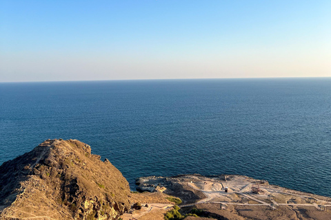 Sterrenlicht aan de kust: een avontuur met een terreinwagen en overnachting op Fazayah BeachSterrenlichtkusten: 4WD-avontuur met overnachting op Fazayah Beach