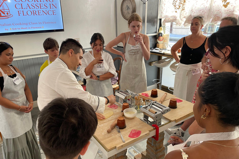 佛罗伦萨：意面制作课程，含晚餐、葡萄酒和... 唱歌！佛罗伦萨：意面制作课程，含晚餐、葡萄酒...还有歌唱！