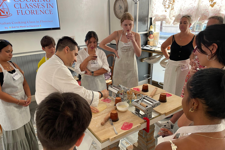 佛罗伦萨：意面制作课程，含晚餐、葡萄酒和... 唱歌！佛罗伦萨：意面制作课程，含晚餐、葡萄酒...还有歌唱！