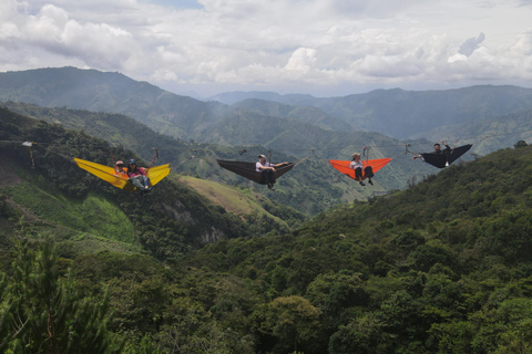 Z Medellín: 1-dniowa wycieczka &quot;La Casa en el Aire&quot;La Casa en el Aire: 1-dniowa wycieczka - transport wliczony w cenę