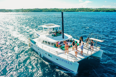 Boracay: Private Yacht Cruise with Snorkeling & Snacks Boracay: Private Yacht Cruise with Snorkeling & Snacks