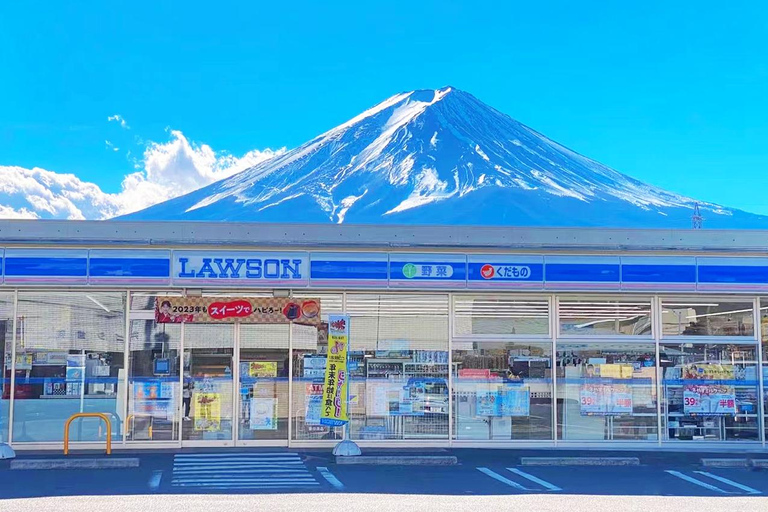 Visite des 6 attractions du mont Fuji : lac Kawaguchi, Oshino HakkaiLieu de rendez-vous : gare de Tokyo à 8 h 00.