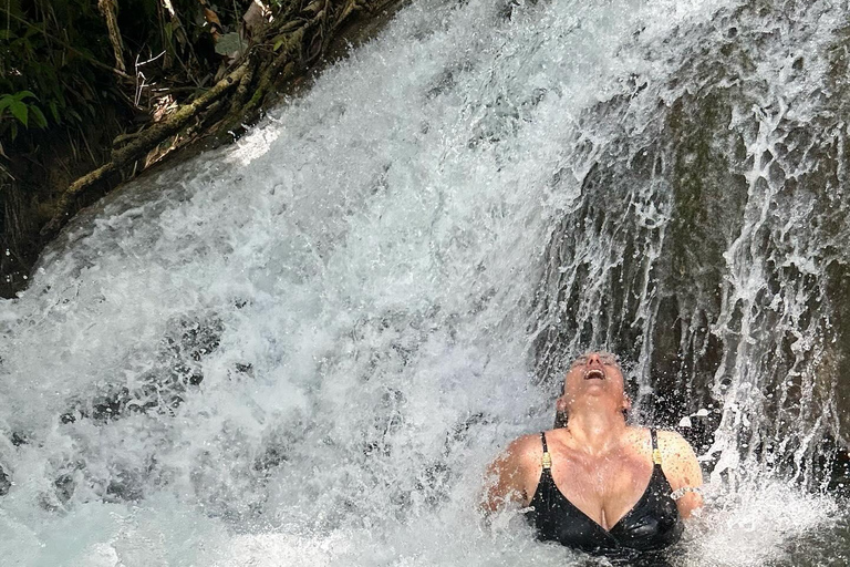 Black River Safari, Ys Falls en Appleton Estate Rum TourVan Negril