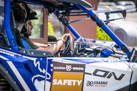 رحلة بالسيارة على الطرق الوعرة إلى ديفيد غاريجا والجبال الملونة