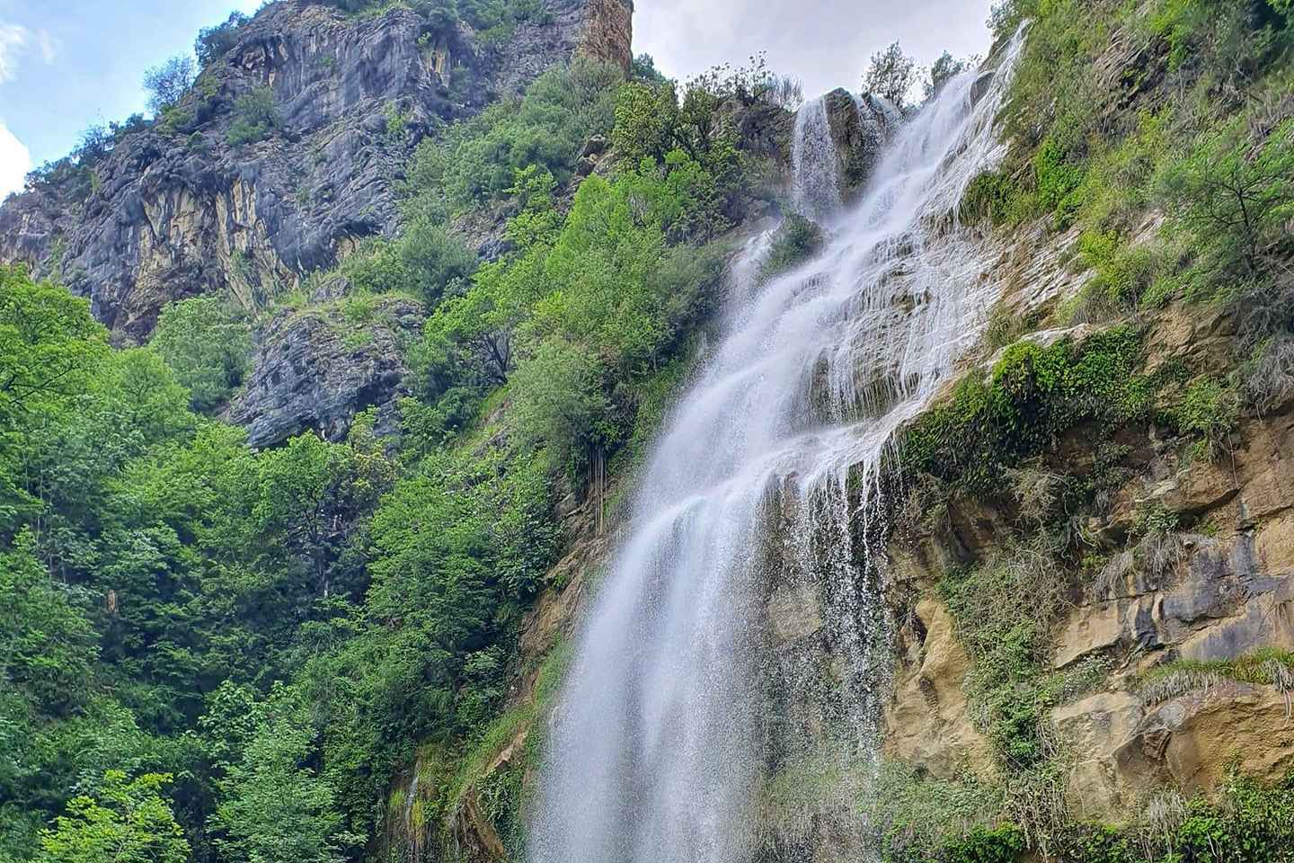 4x4Offroad with Lunch: Sotira Waterfall , Banja Lake & Berat