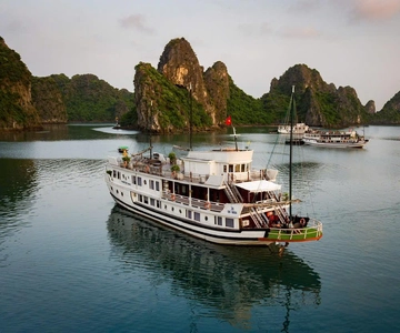 Hanoi: 2-Day Halong Bay Boutique Cruise with Kayaking