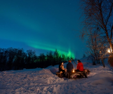 Het dansende noorderlicht najagen in ons winterkamp in Harstad