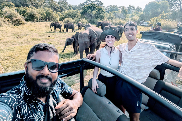 Kandy: Sigiriya & Dambulla Caves Tuk-Tuk Trip