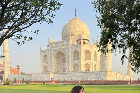 From Delhi Lavish Taj Mahal Tour with Luxury Car & VIP Entry From Delhi: All Included Tour with Toyota Velfire Car