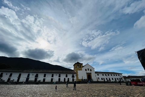 BOGOTA: Tour durch Villa de Leyva, Ráquira, Pozos Azules und Puente de Boyacá