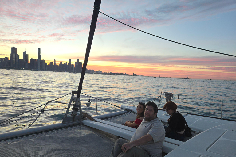 Chicago: Privates Katamaran-Segeln für bis zu 12 PersonenChicagos größter Katamaran Private Sail 3 Std.