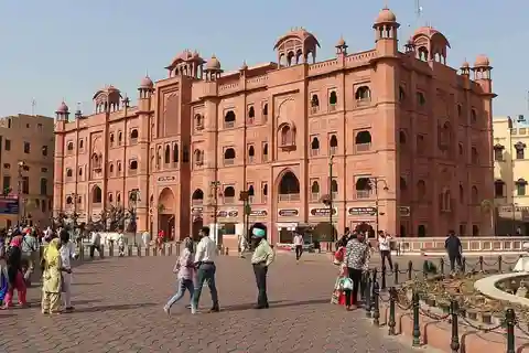 Amritsar: 2-Day Tour with Golden Temple & Wagah Border