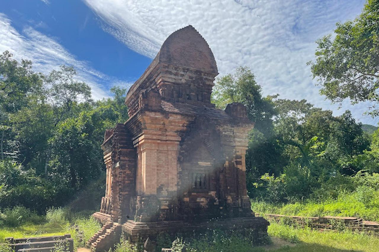 Da Nang : My Son Sanctuary &amp; flodkryssning med privat turPrivat rundtur från Da Nang (med bil och båt)