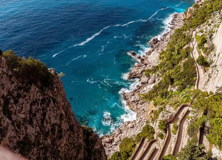 Capri und Anacapri Tour: Faraglioni und Höhlen von Sorrent aus