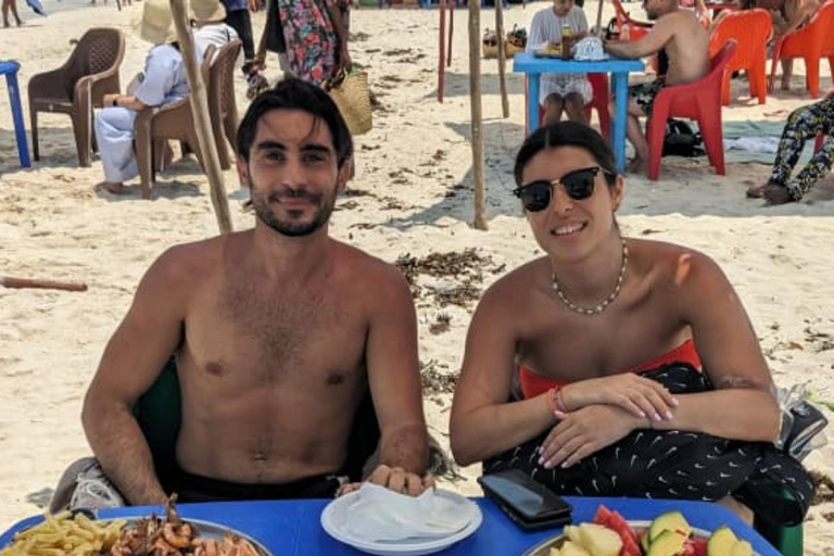 桑给巴尔：监狱岛、纳库彭达沙滩和萨拉姆海龟游泳私人观光（含接送服务）