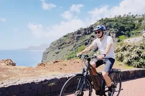 Recorrido "Autoguiado" en E-Bike por Carretera de Funchal a Garajau