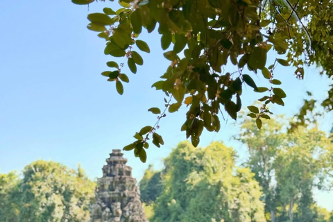 Siem Reap: Private Angkor Wat Tuk-Tuk Tour in Spanish Angkor Wat Sunset & Small Circuit (Spanish-Speaking Guide)