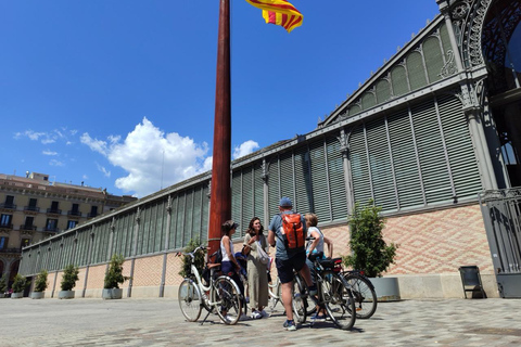 Barcelone : visite à vélo ou en vélo électrique, sites incontournables et anecdotes localesVisite privée