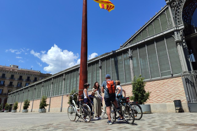 Barcelone : visite à vélo ou en vélo électrique, sites incontournables et anecdotes localesVisite privée