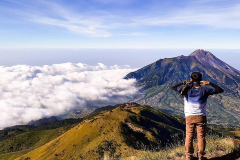 Circuit de 2 jours à Borobudur avec camping et randonnée à MerbabuCircuit de 2 jours à Borobudur avec camping et randonnée au Merbabu