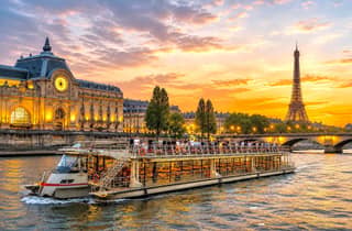 Paris: Nächtliche Bootsfahrt auf der beleuchteten Seine ab Eiffelturm