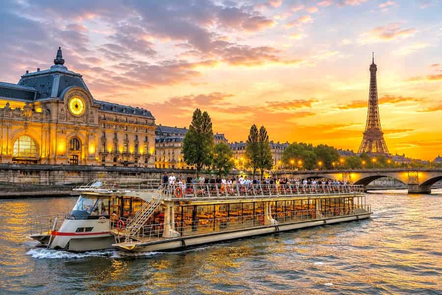 Paris: Nächtliche Bootsfahrt auf der beleuchteten Seine ab Eiffelturm. Foto: GetYourGuide Paris: Nächtliche Bootsfahrt auf der beleuchteten Seine ab Eiffelturm. Foto: GetYourGuide