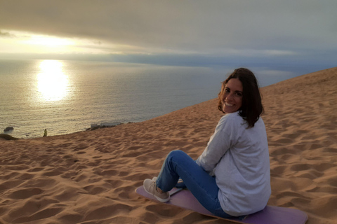 Sandboarding et coucher de soleil dans les dunes de ConconCoucher de soleil dans les dunes de Concon