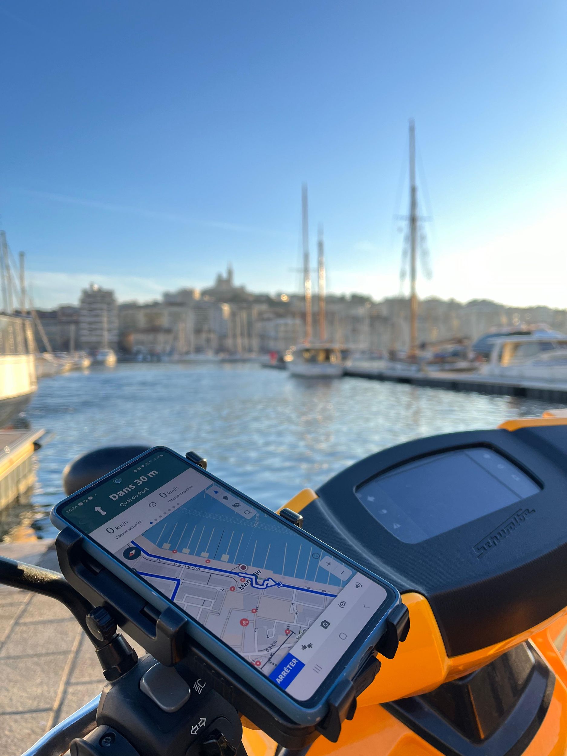 Entdecke Cassis und La Ciotat mit dem E-Scooter und einem virtuellen Guide