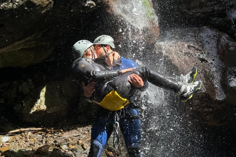 Madère : Canyoning Débutant - Niveau 1Madère : aventure de canyoning pour débutants